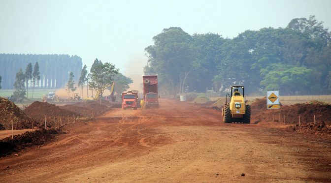 Agesul aponta atrasos na pavimentação da MS-258 e não 